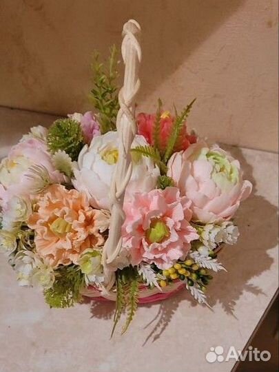 Букет цветов к 1сентября в корзиночке