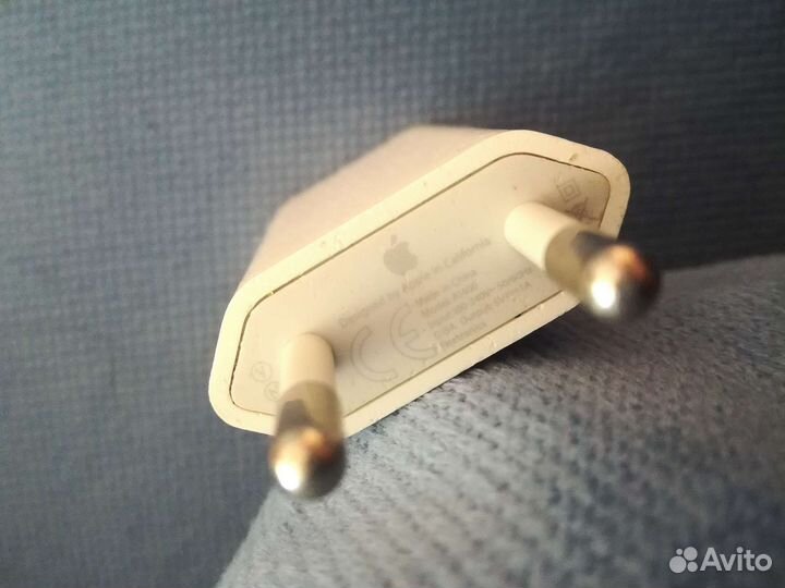 Оригинальная зарядка на iPhone