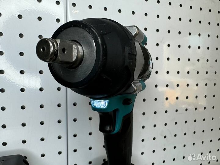 Гайковерт Аккумуляторный Makita 700Нм, ударный