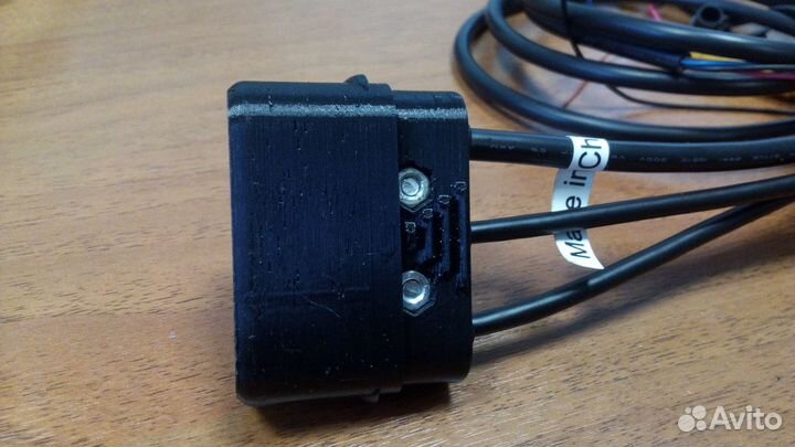 Крепление проводов эхолота Garmin