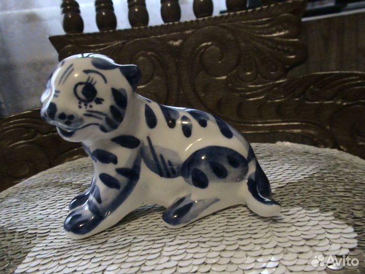 Фигурка тигрёнок гжель