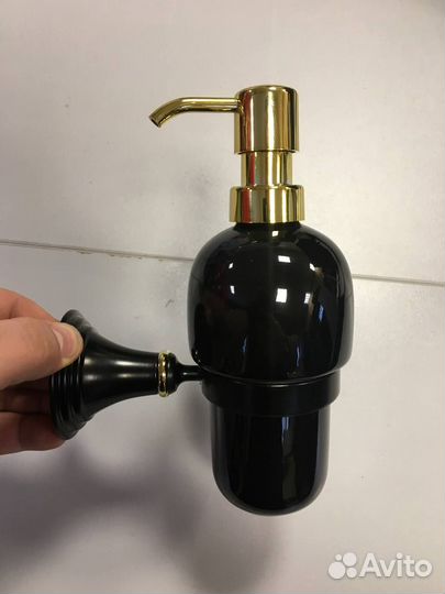 Дозатор чёрный для жидкого мыла подвесной