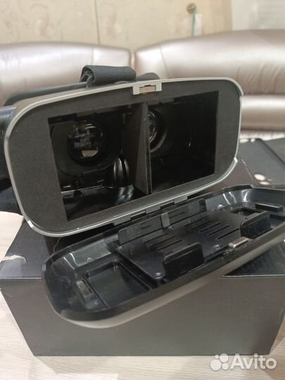 Virtual reality glasses