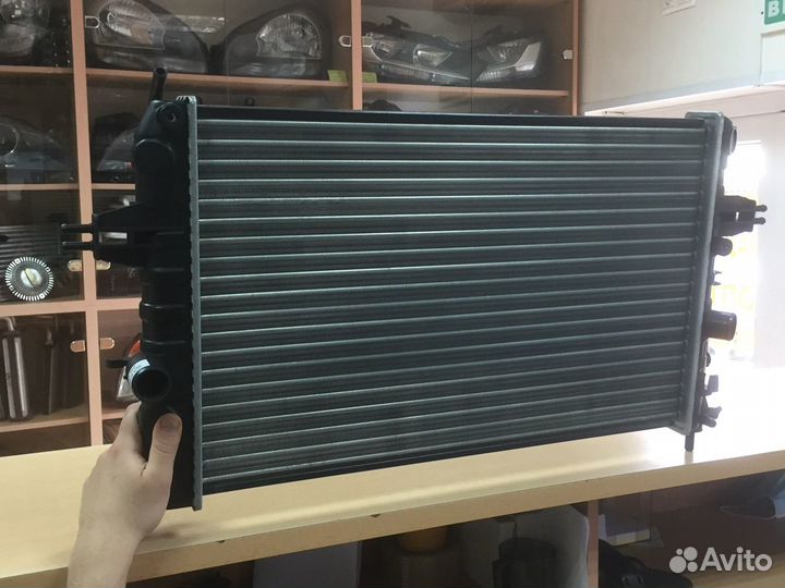 Радиатор охлаждения Опель Астра / Зафира