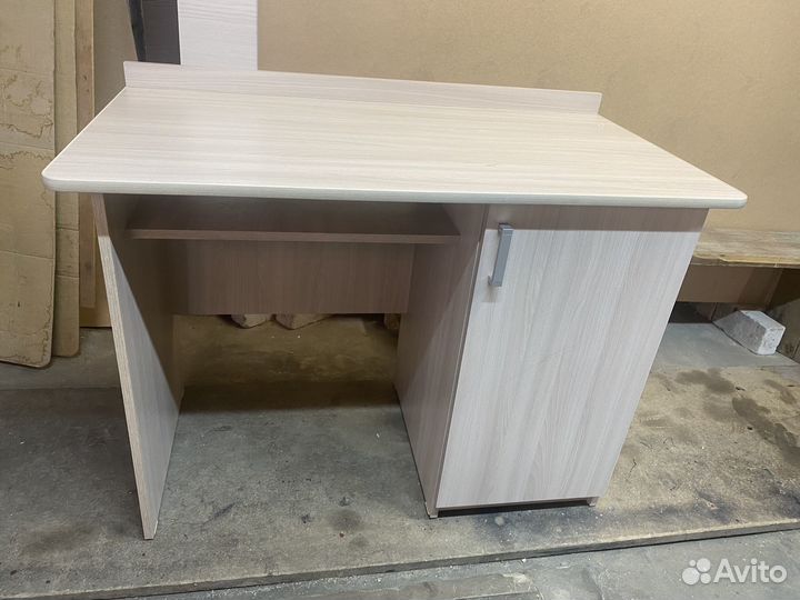 Письменный стол