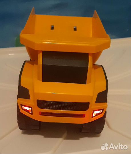 Игрушка самосвал