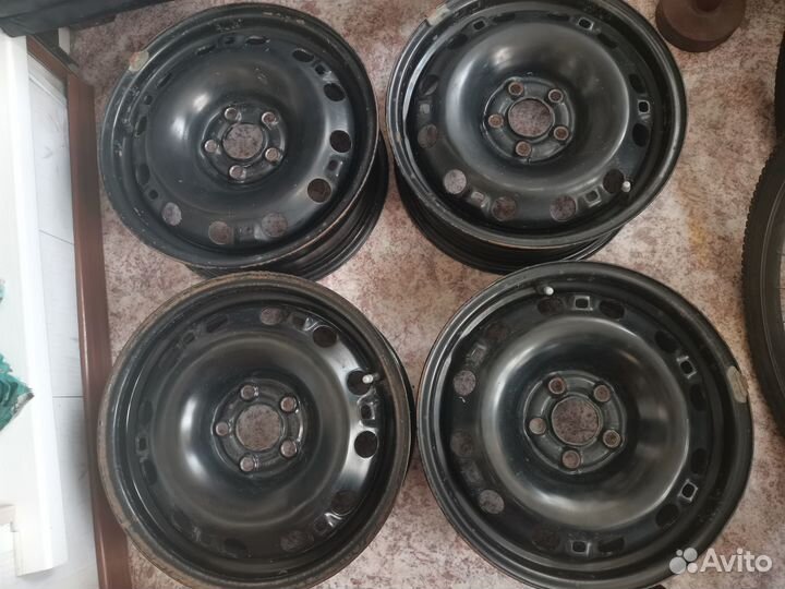 Штампованный диск r 15