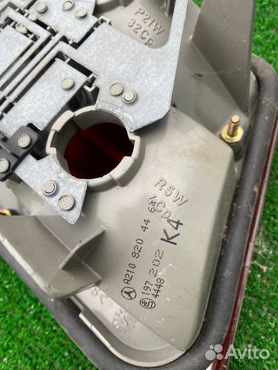 Фонарь задний правый Mercedes E W210 2002