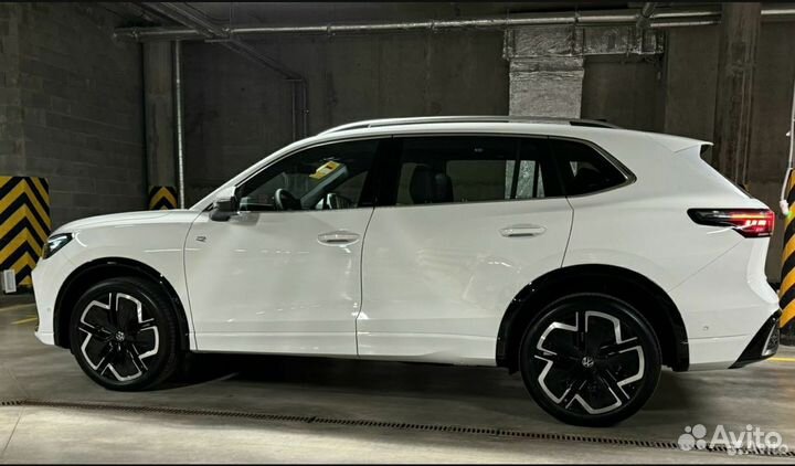 Volkswagen Tiguan L 2.0 AMT, 2024, 10 км