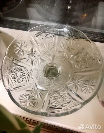 Ваза для фруктов на ножке