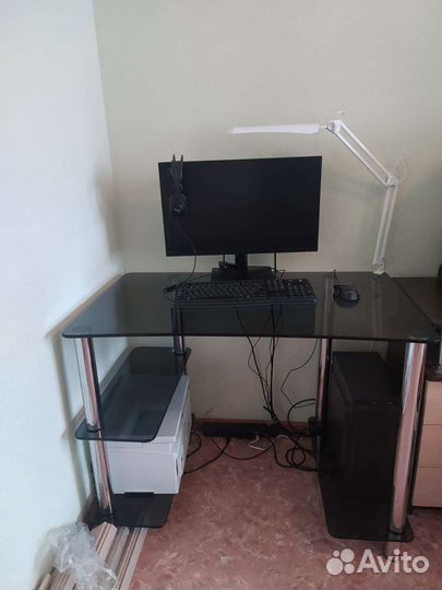 Стол для пк (стекло)