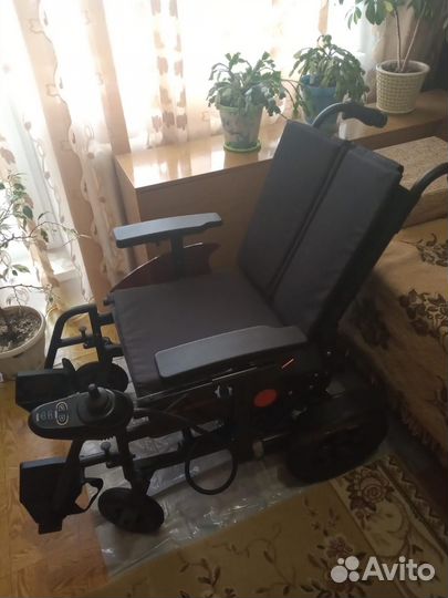 Инвалидное кресло с электроприводом