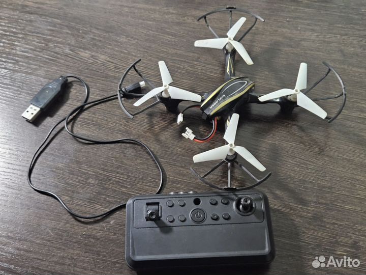Игрушечный дрон для ребёнка на пульте управления
