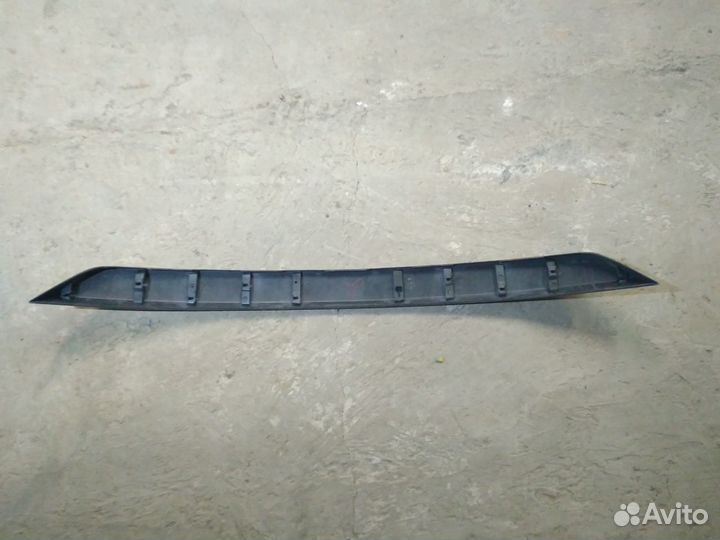 Накладка крышки багажника тоота рав4