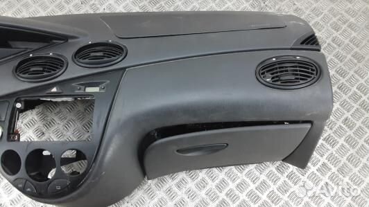 Панель приборов (торпедо) ford focus 1 (7SE09IS01)