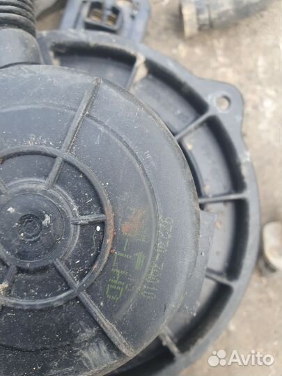 Моторчик отопителя радиатор Hyundai Santa Fe SM 1