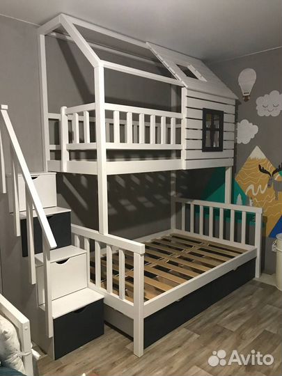 Двухъярусная кровать домик