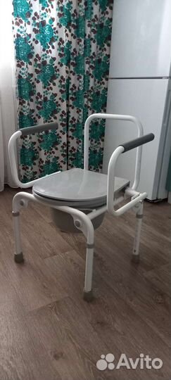 Кресло инвалидное с санитарным оснащением