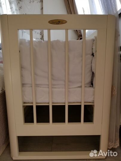 Приставная кроватка с маятником