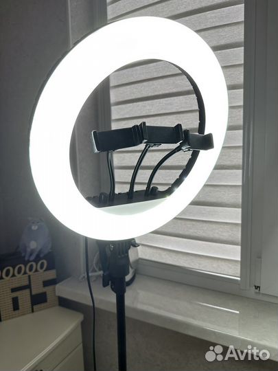 Кольцевая лампа со штативом