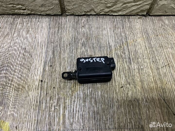 Renault Duster Активатор замка багажника