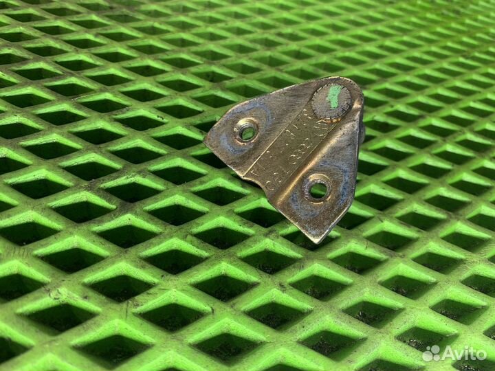 Ответная часть замка багаж. Volkswagen Passat B3