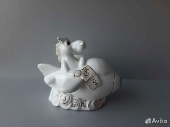 Фигурки лошадей