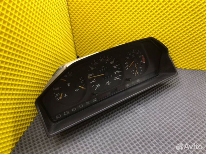 Щиток приборов Mercedes-Benz E-Class W124 M111 2.0