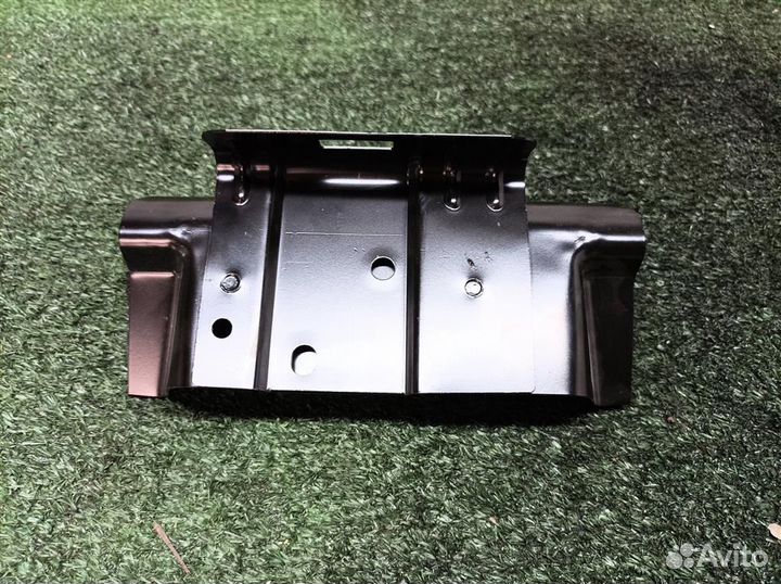 Кронштейн (сопут. товар) VW Touareg 2002-2010