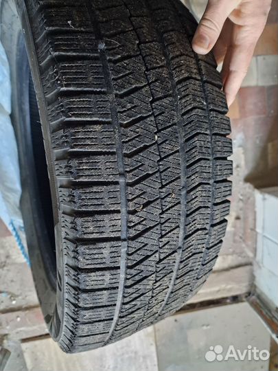 Bridgestone Blizzak Ice 215/55 R17