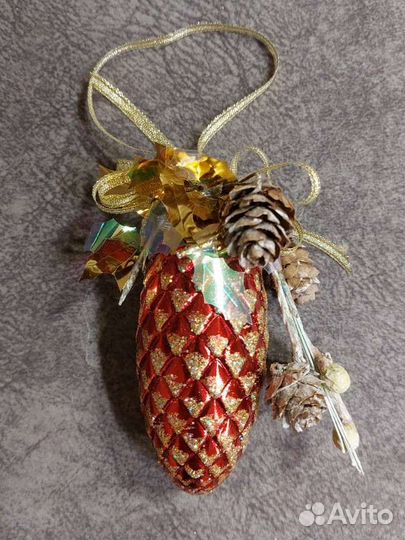 Новогодние игрушки шишка золотая, красная, декор