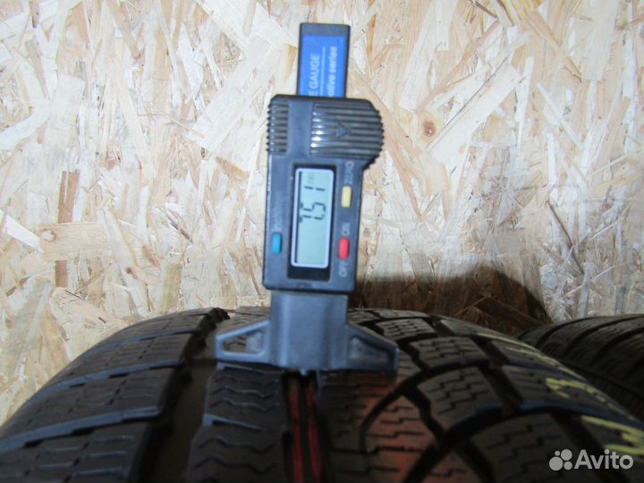 Nokian Tyres WR A4 235/50 R18