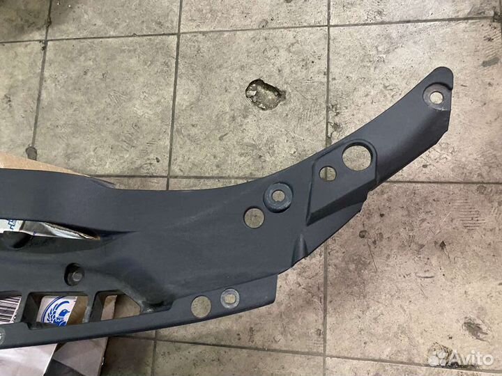 Накладка замка капота Toyota Venza