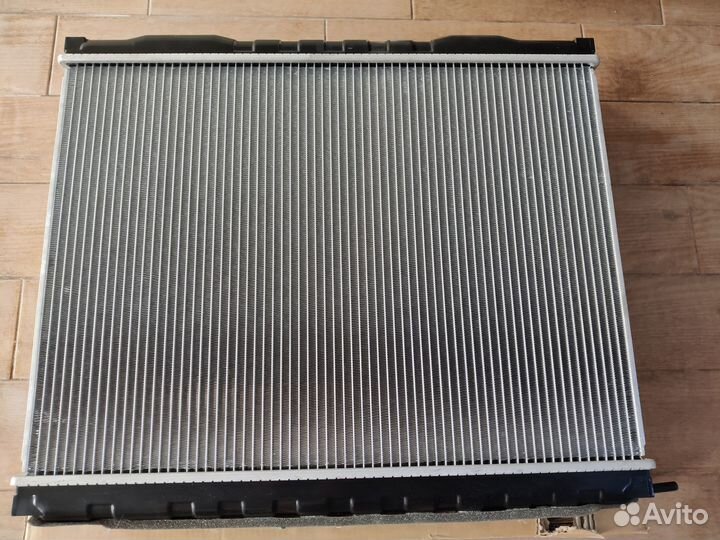 Радиатор охлаждения Kia Sorento I 2.4-2.5 CRDi M/T