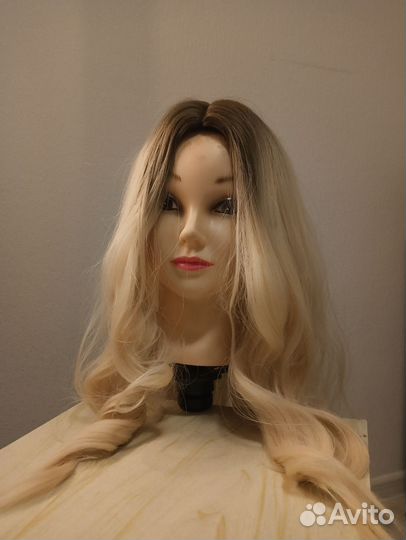 Парик блонд с затемненным корнем