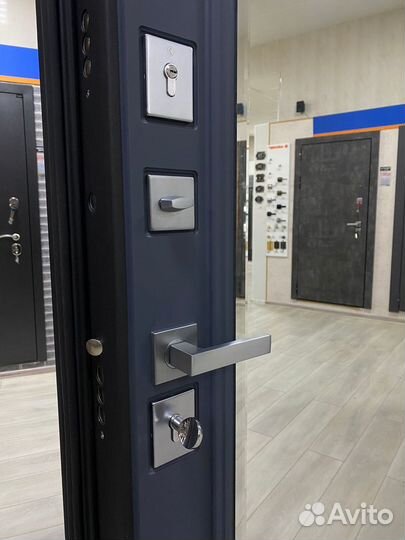 Дверь входная LUX-1 Зеркало