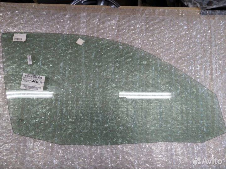 Стекло двери переднее правое Volkswagen Golf Iv 3D