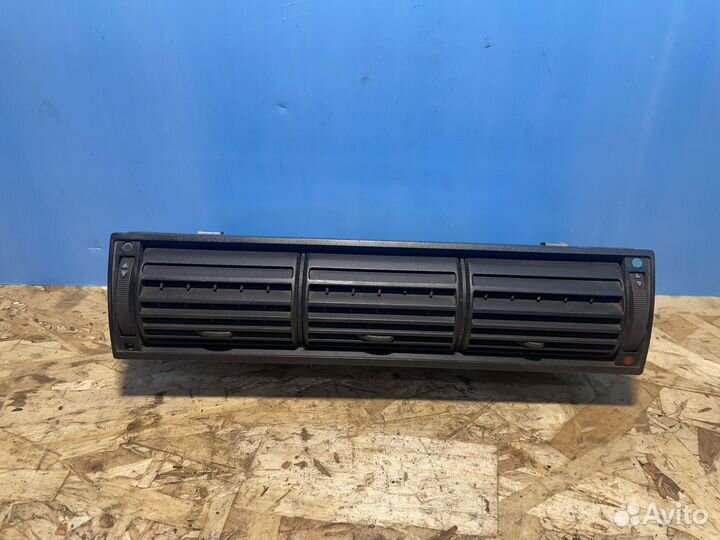 Дефлектор воздуховода центральный audi 100c4