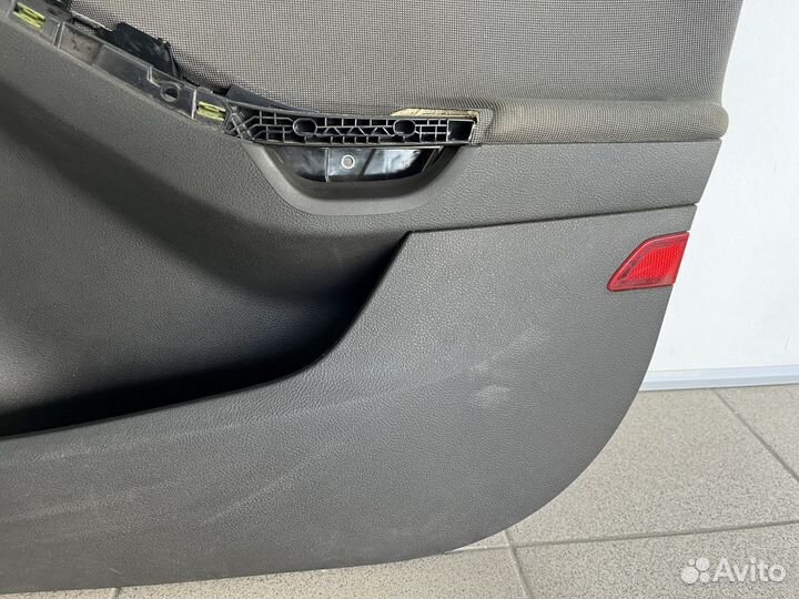 Обшивка двери передней правой Ford Focus 3