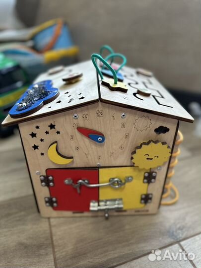 Бизиборд домик