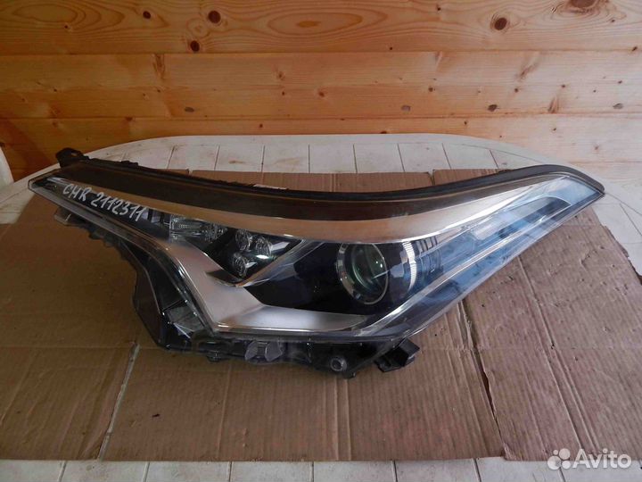 Фара левая Toyota C-HR 1 поколение (2016-2019)