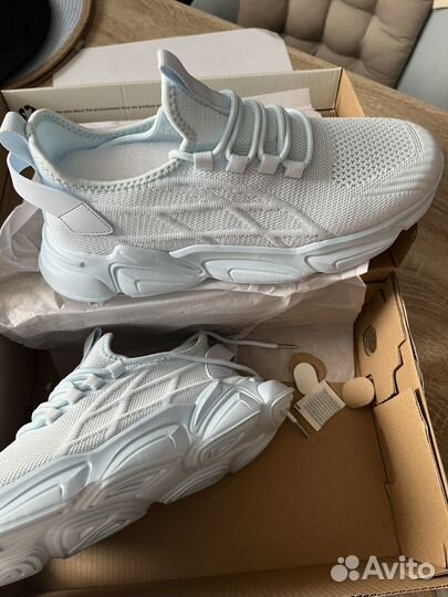 Кроссовки новые, 40