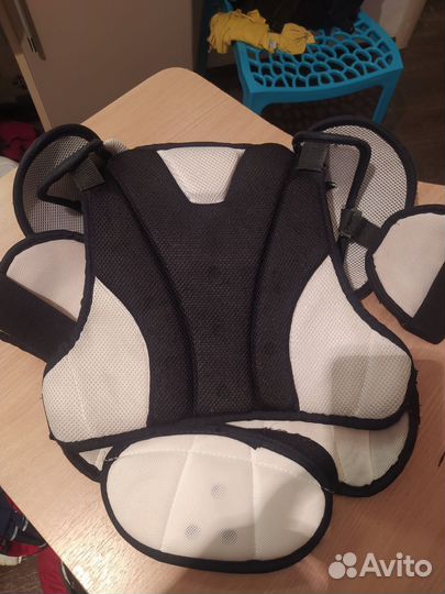 Нагрудник хоккейный