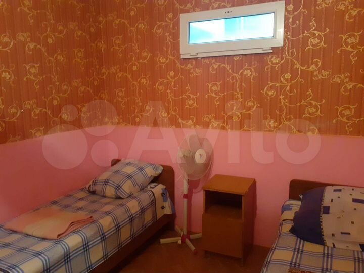 Комната 15 м² в > 9-к., 1/2 эт.