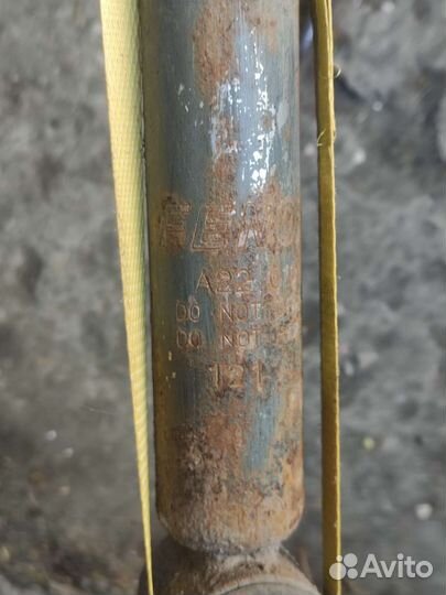 Задняя правая стойка Ауди а6с5 седан