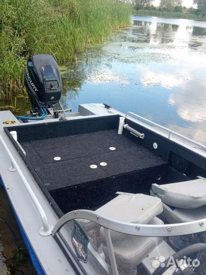 Лодка с мотором