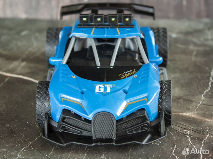 Машинка на радиоуправлении синяя