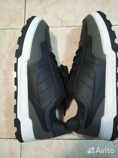 Кроссовки мужские 44 размер новые