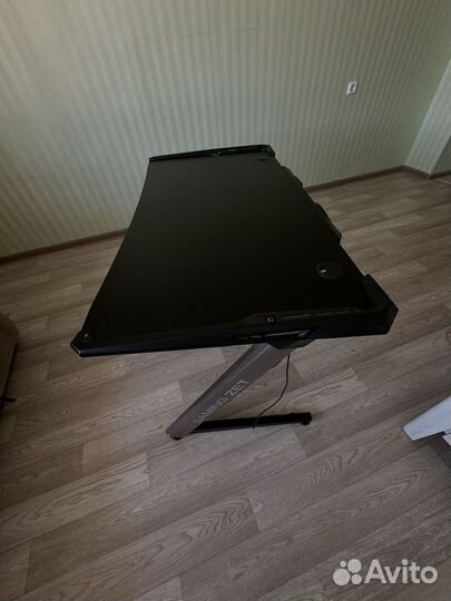 Игровой компьютерный стол с подсветкой