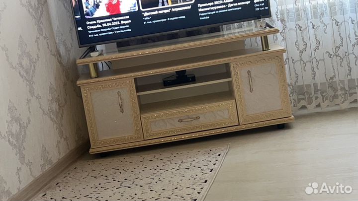 Тумба для телевизора в отличном состоянии